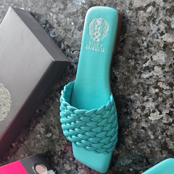 Vince Camuto Teal flat - Picture 2 of 3